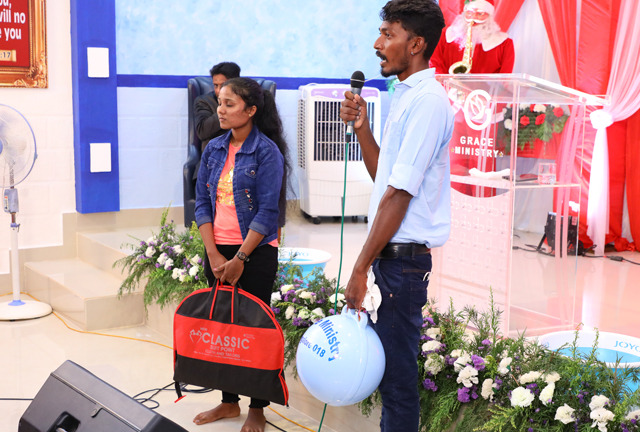 Grace Ministry Celebrates Christmas 2021 with Pomp and Grandeur on 17th Friday, December at its Prayer centre in Valachil, Mangalore. Hundreds gathered at the program and celebrated Xmas with Bro Andrew Richard and family.  